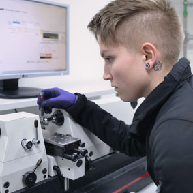 Calibración de micrómetros de exteriores en el laboratorio dimensional