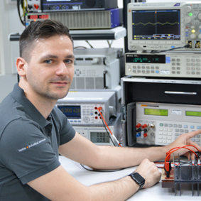 Realización de una calibración de los equipos de medida eléctrico en el laboratorio