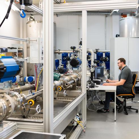 Calibración de medidores de caudal Calibración de medidores de caudal en el banco de pruebas de agua