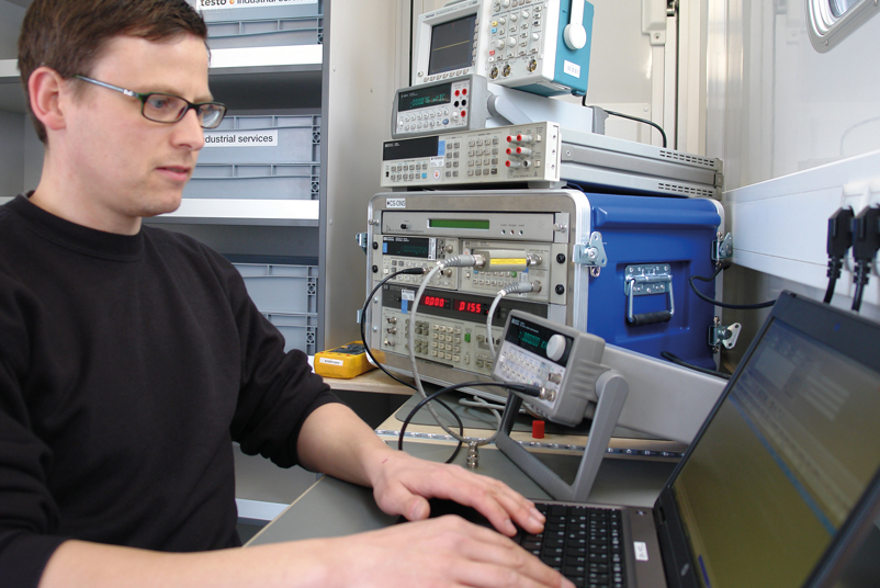 Calibración in situ de los medidores eléctricos mediante un laboratorio móvil