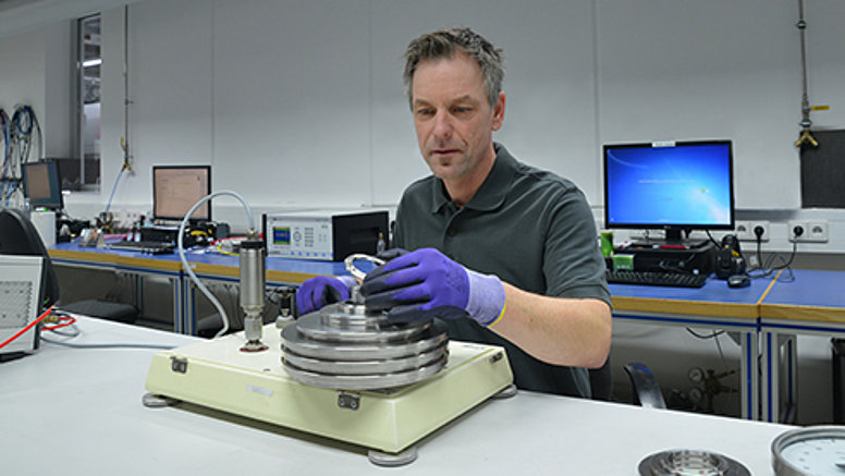 Estamos comprometidos Empleados de Testo en el laboratorio.